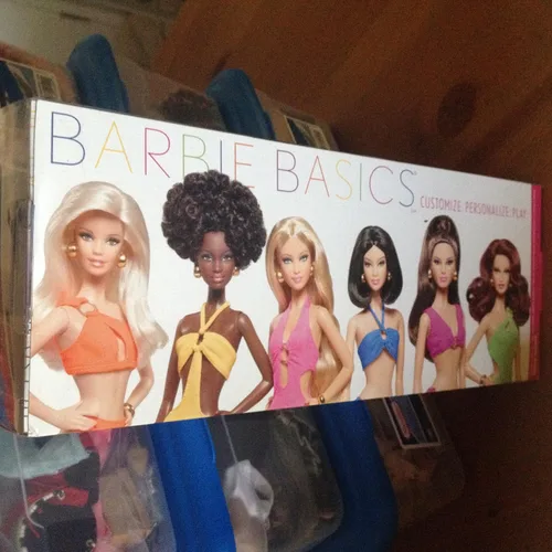 Vista 3 de Barbie Conceptos básicos Modelo #02 Colección #003
