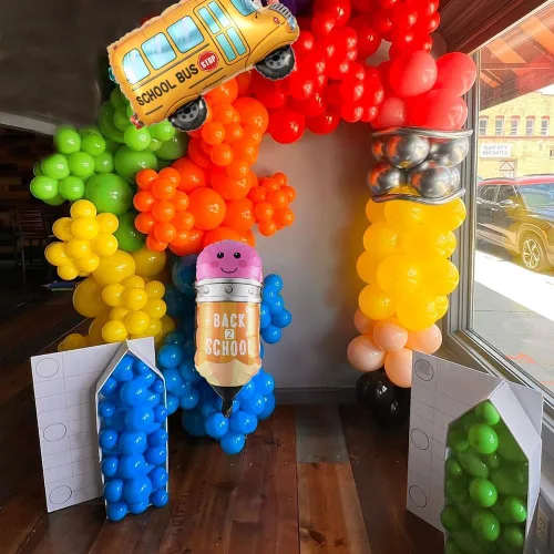 Vista 5 de Kit de arco de guirnalda de globos de regreso a clases, bolsa de lápices de autobús escolar, globo de aluminio con globos arcoíris para el primer