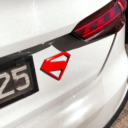 Vista 4 de Fan Emblems Emblema de coche de Superman, símbolo de película 2025, insignia automotriz 3D, color: rojo, tamaño: 4.3 x 3.2 x 0.2 pulgadas