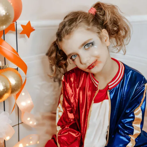 Vista 3 de Conjunto de 7 piezas de disfraz para niña con chaqueta, camiseta, pantalones cortos, guante, peluca, Halloween, jugador de béisbol, cosplay, traje