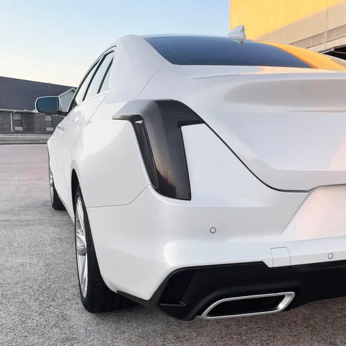 Vista 4 de Tinte de humo de vinilo precortado para Cadillac CT4 2020-2023 (20% humo oscuro, 1. luz trasera)