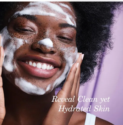 Vista 2 de TATCHA The Rice Wash Limpiador Facial en Crema Suave que Elimina la Acumulación sin Resecar la Piel para una Tez Suave y Luminosa 4 oz