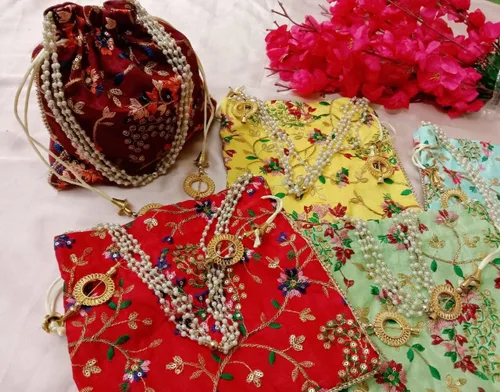 Vista 7 de Bolsas Potli de diseñador para mujer, Rajasthan batwa para bodas y fiestas, bolsa de seda bordada de diseñador étnico indio, bolso de mano