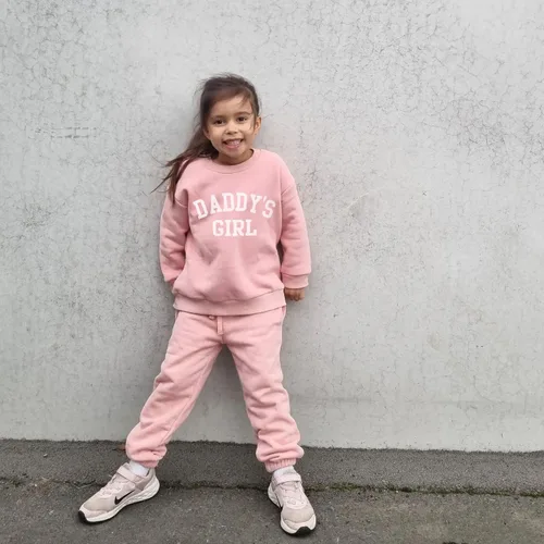 Vista 3 de wdehow Sudadera de manga larga con estampado de letras para niñas pequeñas, pantalones de color sólido, ropa de otoño e invierno de 2 piezas