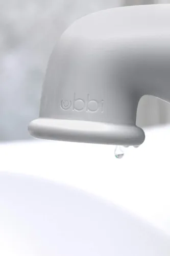Vista 8 de Ubbi Cubierta protectora de boquilla de silicona para bañera, gris Protector de seguridad de silicona para grifo de seguridad para bebés y niños