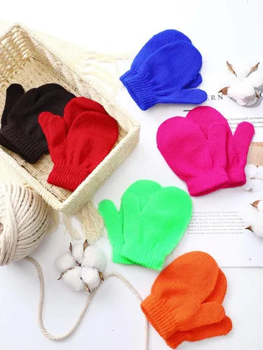Vista 4 de Boao 12 pares de guantes de invierno para niños pequeños, guantes de punto para niños, guantes mágicos cálidos para niños y niñas, suministros