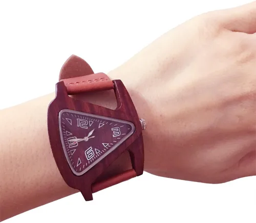 Vista 5 de Relojes de madera triangulares, color rojo, con correa de cuero, reloj de pulsera de cuarzo para mujer