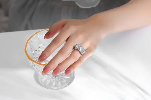 Vista 5 de Juego de anillos de moissanita para mujeres y hombres, 3 quilates, 3 piedras, moissanita, compromiso, aniversario, anillo central de 2 quilates