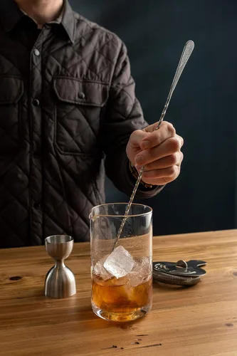 Vista 2 de Amehla Kit de inicio de barra de vidrio para mezclar cócteles: 8 piezas de barra de mixología con herramientas de barra y vasos, kit de bartending