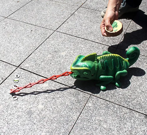 Vista 2 de Tipmant Camaleón RC Juguete de animal a control remoto realista lagarto eléctrico electrónico mascotas coche niños regalos de cumpleaños (verde)