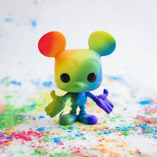 Vista 2 de Funko POP Disney: Pride - Mickey Mouse (arcoíris), 3.75 pulgadas, multicolor