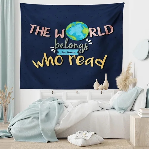 Vista 6 de Ambesonne Tapiz de libro, tamaño King, el mundo pertenece a los que leen palabras inspiradoras sobre fondo azul oscuro, colcha colgante de pared