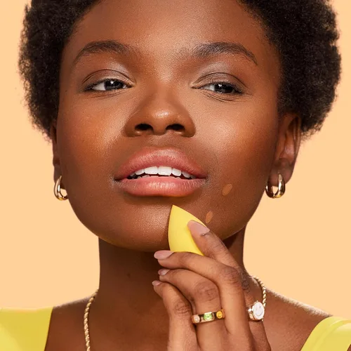 Vista 5 de Real Techniques Miracle Concealer Sponge, esponja de mezcla de maquillaje para corrector líquido y crema, forma alargada para una aplicación precisa