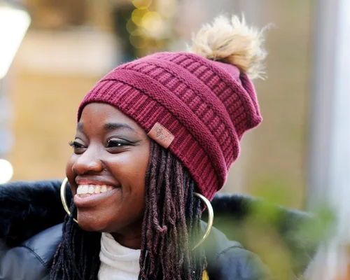 Vista 3 de Beautifully Warm - Gorro de invierno para cabello rizado con forro de satén para mujer borgoña (002-Burgundy)