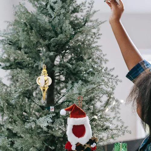 Vista 4 de Amosfun Adornos colgantes para árbol de Navidad, 4 piezas de colgantes de calabaza pintados, decoraciones de Navidad para árbol, mesa, chimenea