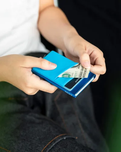 Vista 4 de VULKIT Card Holder with Money Pocket Pop Up Wallet RFID Blocking Slim Metal Bank Card Case Holds 5 Cards and Notes
