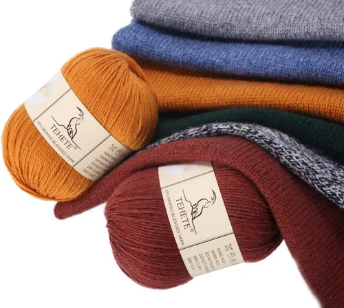 Vista 6 de Ovillo de lana de merino para tejer (3 capas) suave y ligero de 150g para ganchillo (Beige)