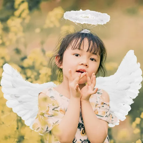 Vista 2 de Yieeonc Angel Wings and Halo Adult Feather Angel Wings Costume for Kids Women Girls Halloween Cosplay Costumes