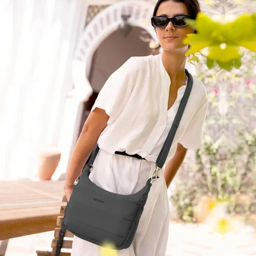 Vista 2 de Travelon Bandolera mediana antirrobo Roam Negro