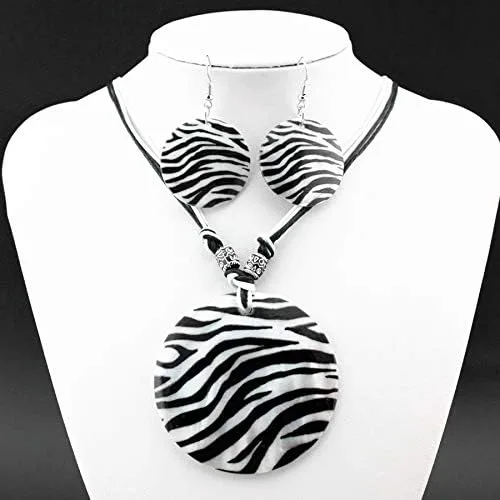 Vista 6 de POYAMUSE Juego de joyas de concha de rayas de cebra, collar y aretes redondos de rayas negras y blancas para mujer, joyería elegante