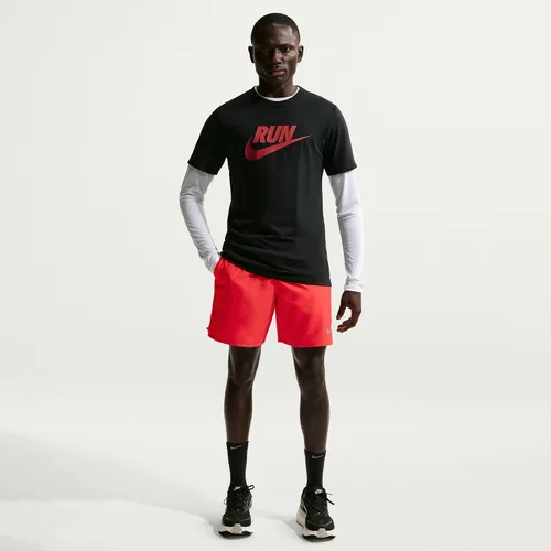 Vista 4 de Nike Men's Challenger Dri-Fit 7" Brief-Lined Running Shorts Carmesí claro/Carmesí claro/Plata reflectante