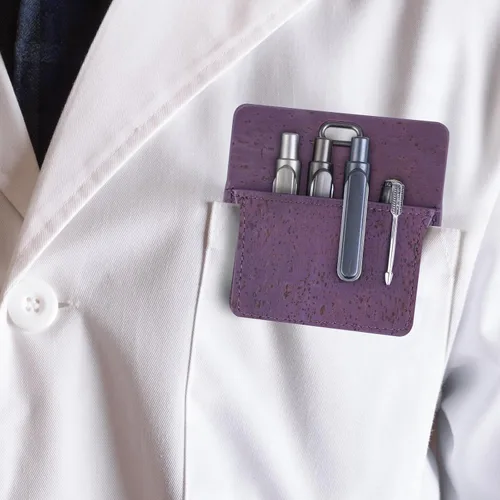 Vista 7 de Protector de Bolsillo de Corcho Portugués Premium para Hombres Protectores de Bolsillo Multiusos para Camisas y Batas de Laboratorio Para