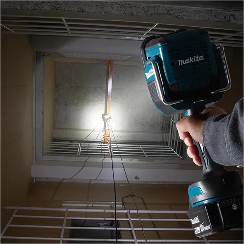 Vista 9 de Makita DML812 18V LXT® de iones de litio inalámbrica L.E.D. linterna/foco, solo luz