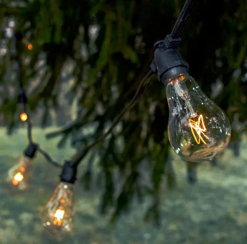 Vista 2 de Hometown Evolution, Inc. Cadena de luces Edison vintage de grado comercial para exteriores (PS50 transparente, cable negro comercial, 25 pies)