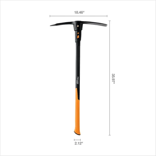 Vista 2 de Pico y azada Pro IsoCore de Fiskars de doble extremo con reducción de golpes, 36 pulgadas. IsoCore Shock Control System Reduces Vibration, Mattock