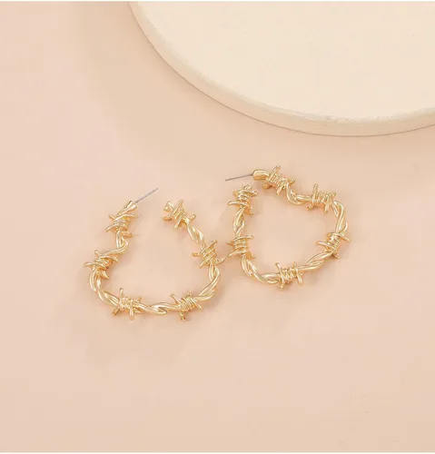 Vista 5 de Aretes góticos de alambre de púas con forma de corazón, aretes colgantes góticos negros, aretes punk, hip hop, joyería gótica para mujeres y hombres