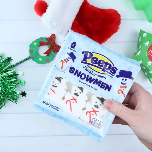 Vista 3 de Needzo Caramelos de Navidad de malvavisco recubiertos de azúcar, muñecos de nieve y pan de jengibre con forma de personaje, rellenos de calcetines