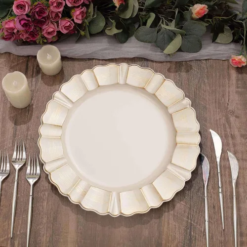 Vista 8 de Efavormart Paquete de 6 Cargadores de Platos de Cena de Plástico Acrílico Beige de 13" con Borde Festoneado Ondulado Cepillado en Dorado