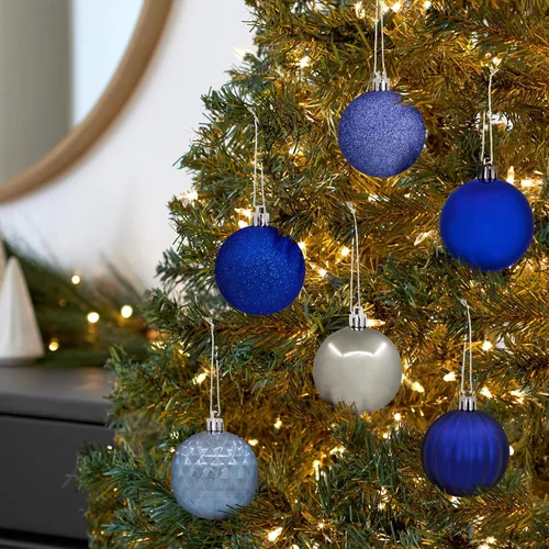 Vista 4 de Hallmark Bolas de Navidad azules y plateadas, adornos de Navidad, juego de 30