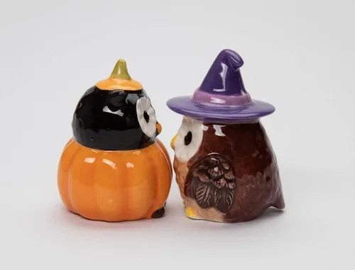 Vista 2 de Juego de salero y pimentero de cerámica fina para Halloween, búho bruja y calabaza, 2-7/8 pulgadas de alto