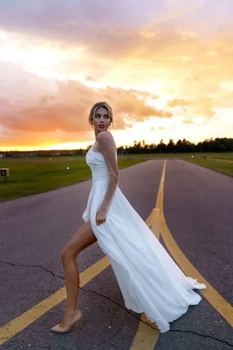 Vista 4 de Vestido de novia simple con cuello en V para novia, tirantes delgados, tul fruncido, vestidos de novia de playa