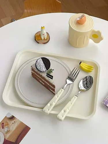 Vista 4 de Juego de 4 cubiertos de acero inoxidable con mango de cerámica en forma de queso, apto para lavavajillas, incluye cuchillo, tenedor, cuchara