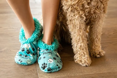 Vista 4 de Lazy One - Pantuflas mullidas para mujer, lindas pantuflas de casa, con forro de vellón y bonitos diseños perro y gato