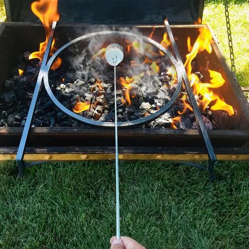 Vista 6 de HOOPLE Varillas para asar malvaviscos de 32 pulgadas, accesorios de campamento para pincho Smores. Tenedores extensibles de acero inoxidable