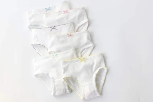 Vista 4 de benetia Ropa interior de algodón suave para niña, paquete de 6-8