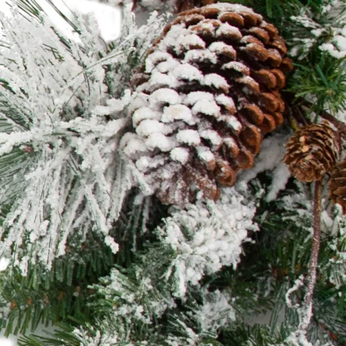 Vista 4 de Haute Decor Guirnalda de Navidad preiluminada de 6 pies Snowfall Creek con 60 luces LED blancas suaves y piñas reales