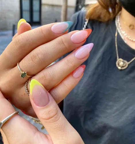 Vista 28 de Uñas postizas a presión con punta francesa negra, uñas cortas de almendra, uñas con pegamento para mujer, uñas acrílicas francesas de gel, uñas