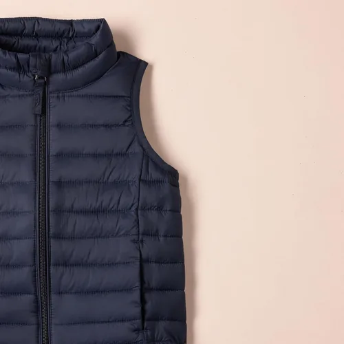 Vista 2 de Tienda Essentials Chaleco acolchado ligero resistente al agua para niñas y niños pequeños