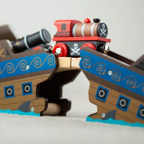 Vista 5 de Bigjigs Rail Tren pirata de madera: otras marcas principales de rieles de madera son compatibles