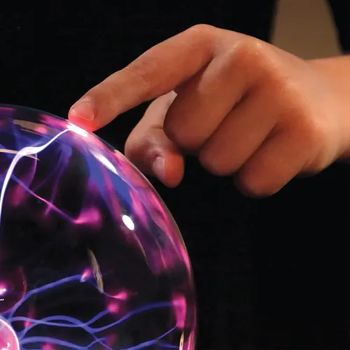 Vista 9 de Discovery™ Lámpara de globo de plasma, luz sensible al tacto y al sonido, bola de plasma eléctrica interactiva para aprendizaje STEM práctico