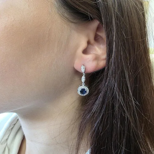 Vista 3 de Crystalline Azuria Aretes colgantes con cristales redondos de circonita chapada en oro blanco de 18 quilates para mujer