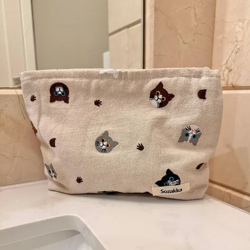 Vista 6 de allydrew Bolsa de cosméticos, maquillaje y neceser de viaje, Gatos bordados