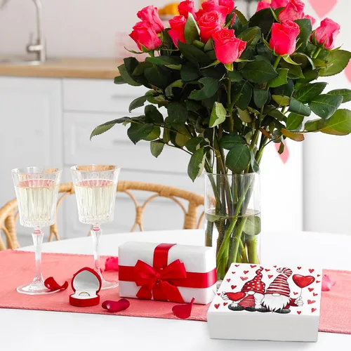 Vista 6 de Paquete de 80 servilletas de papel para el día de San Valentín, diseño de gnomo y corazón, servilletas decorativas, para almuerzo, cena, cumpleaños