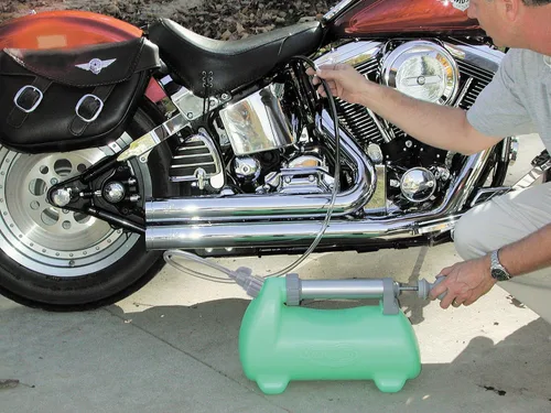 Vista 8 de Sistema de cambio de aceite para motor de tamaño grande LiquiVac, de Air Power America, L