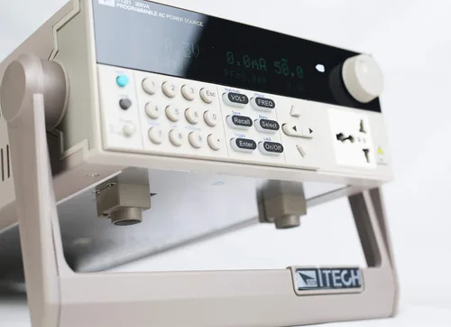 Vista 4 de ITECH Fuente de alimentación de CA IT7321 frecuencia variable monofásica programable de la fuente de alimentación de CA 300V/3A/300VA
