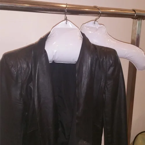 Vista 5 de NewFerU Perchas inflables para viajes, de 4 pulgadas, hombro redondo blanco para lavar a mano, colgar para secar ropa con gancho de metal, compacto